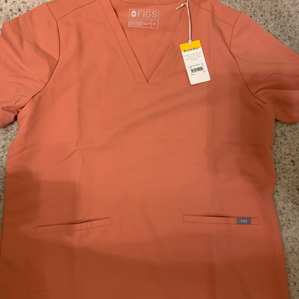 Figs Coral Casma Top. SIZE XL